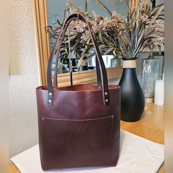 Portland leather Cognac Medium Classic Tote - Picture 1 of 8